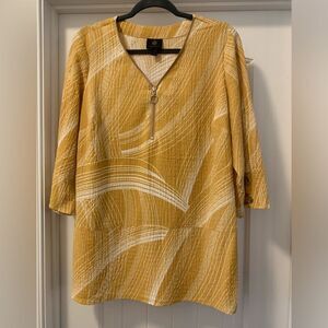 JM Collection Women’s Printed Saffron Gold Zip Front Top Size 1X